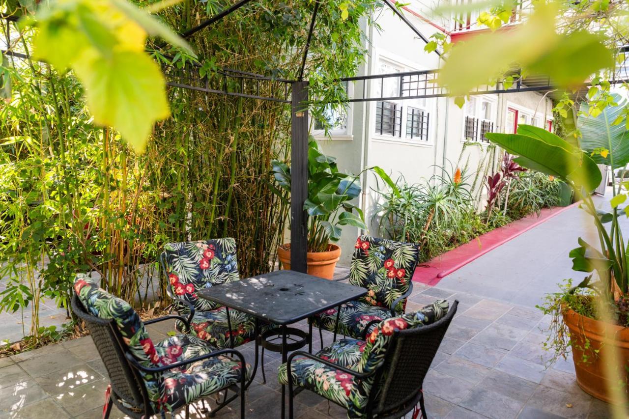 Hollywood Hills Suites 로스앤젤레스 외부 사진