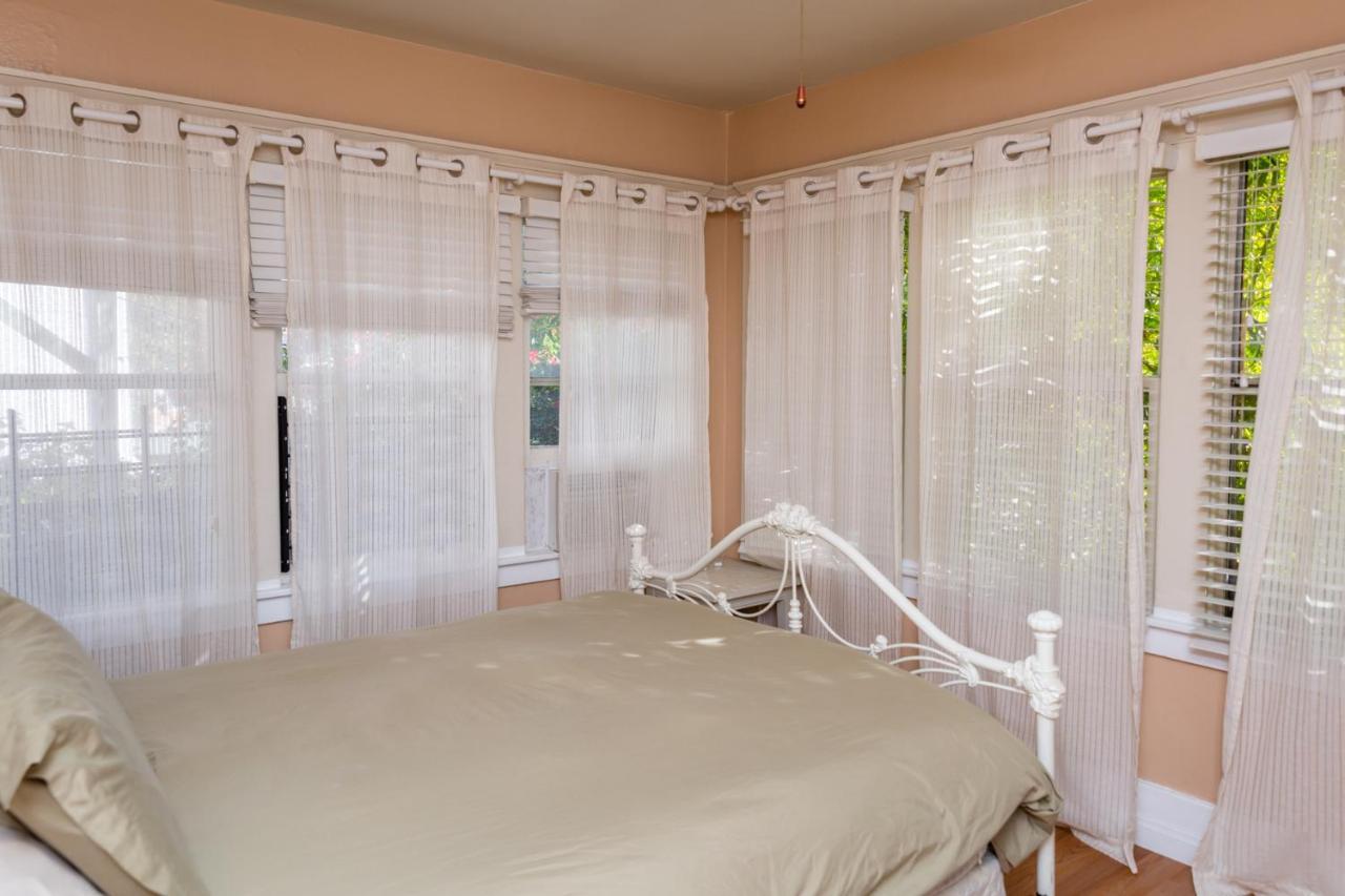 Hollywood Hills Suites 로스앤젤레스 외부 사진