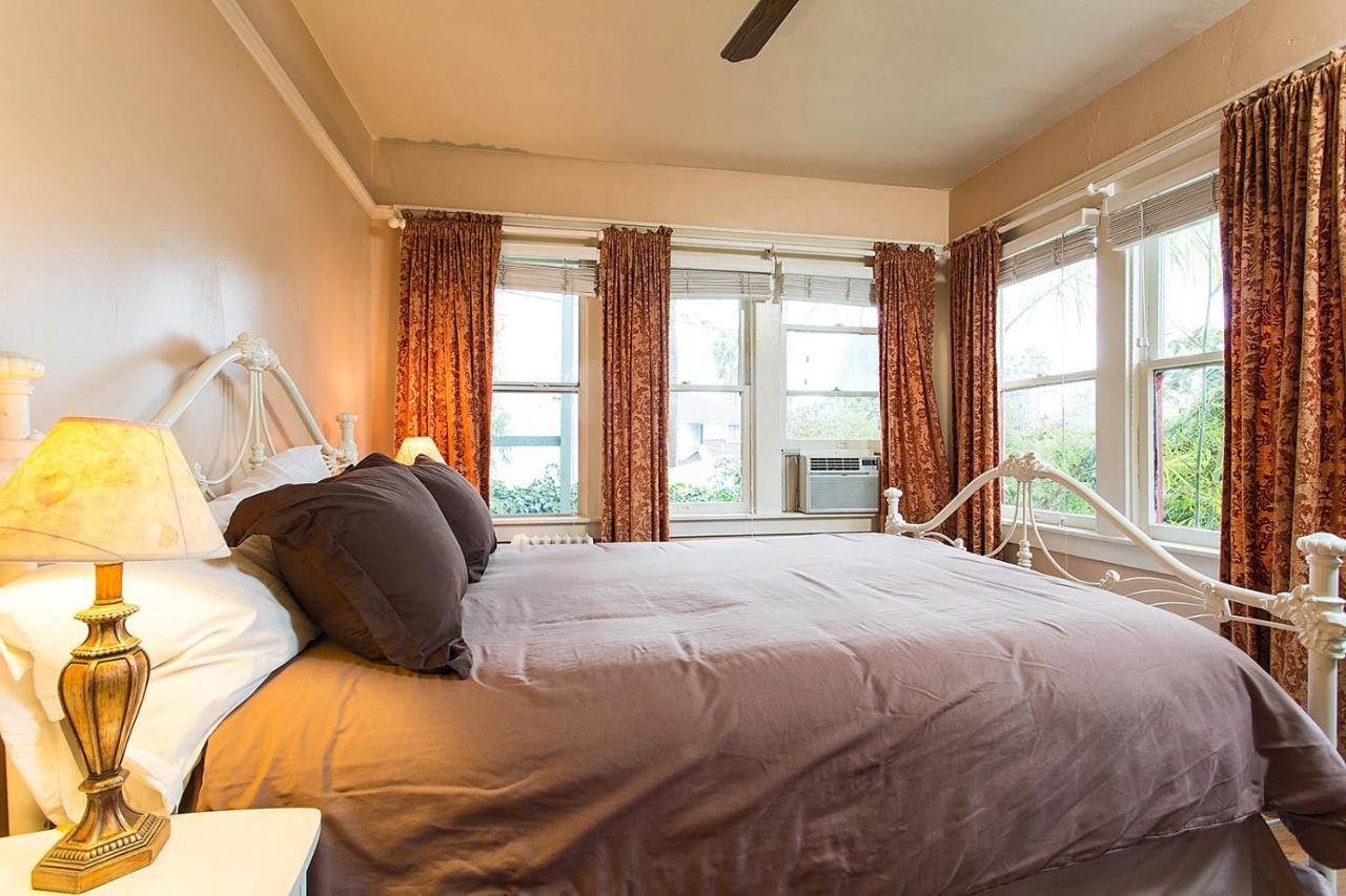 Hollywood Hills Suites 로스앤젤레스 외부 사진