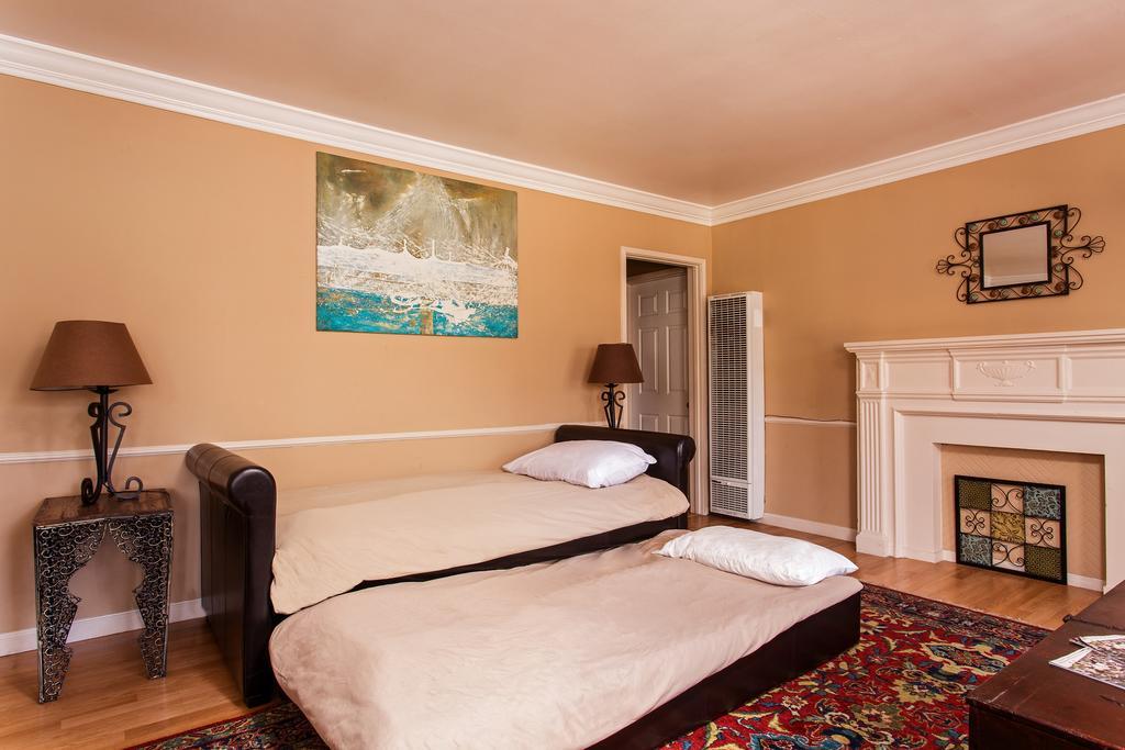 Hollywood Hills Suites 로스앤젤레스 외부 사진