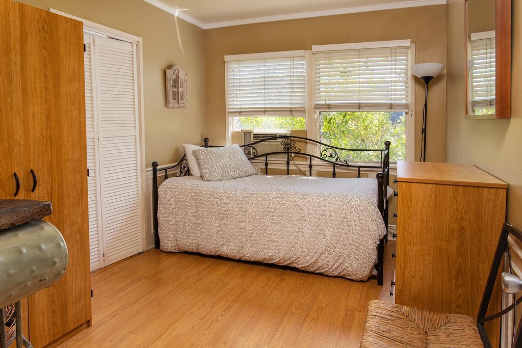Hollywood Hills Suites 로스앤젤레스 외부 사진