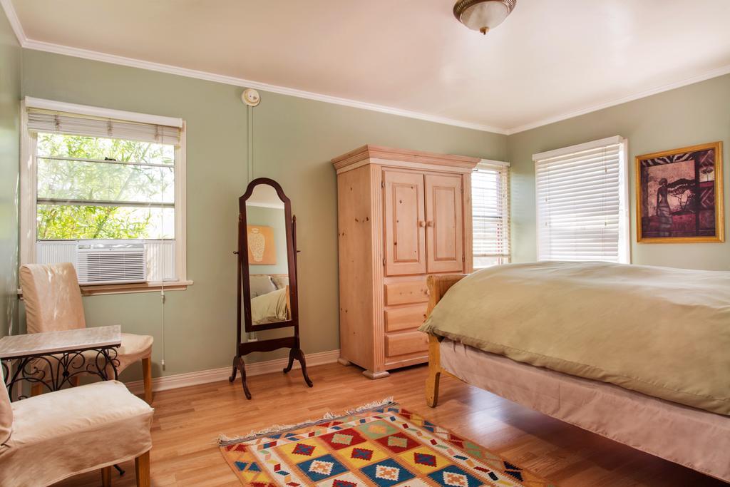 Hollywood Hills Suites 로스앤젤레스 외부 사진