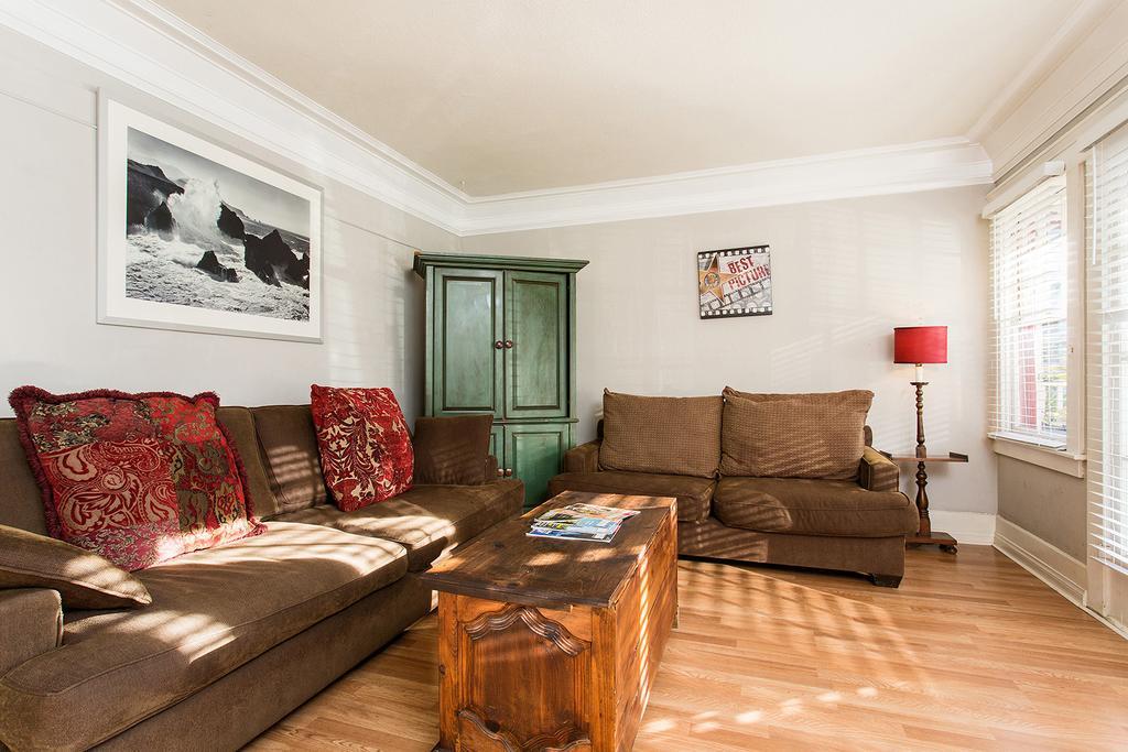 Hollywood Hills Suites 로스앤젤레스 외부 사진